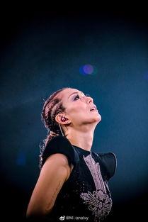 演唱会唱哭的明星,明星们的感人瞬间